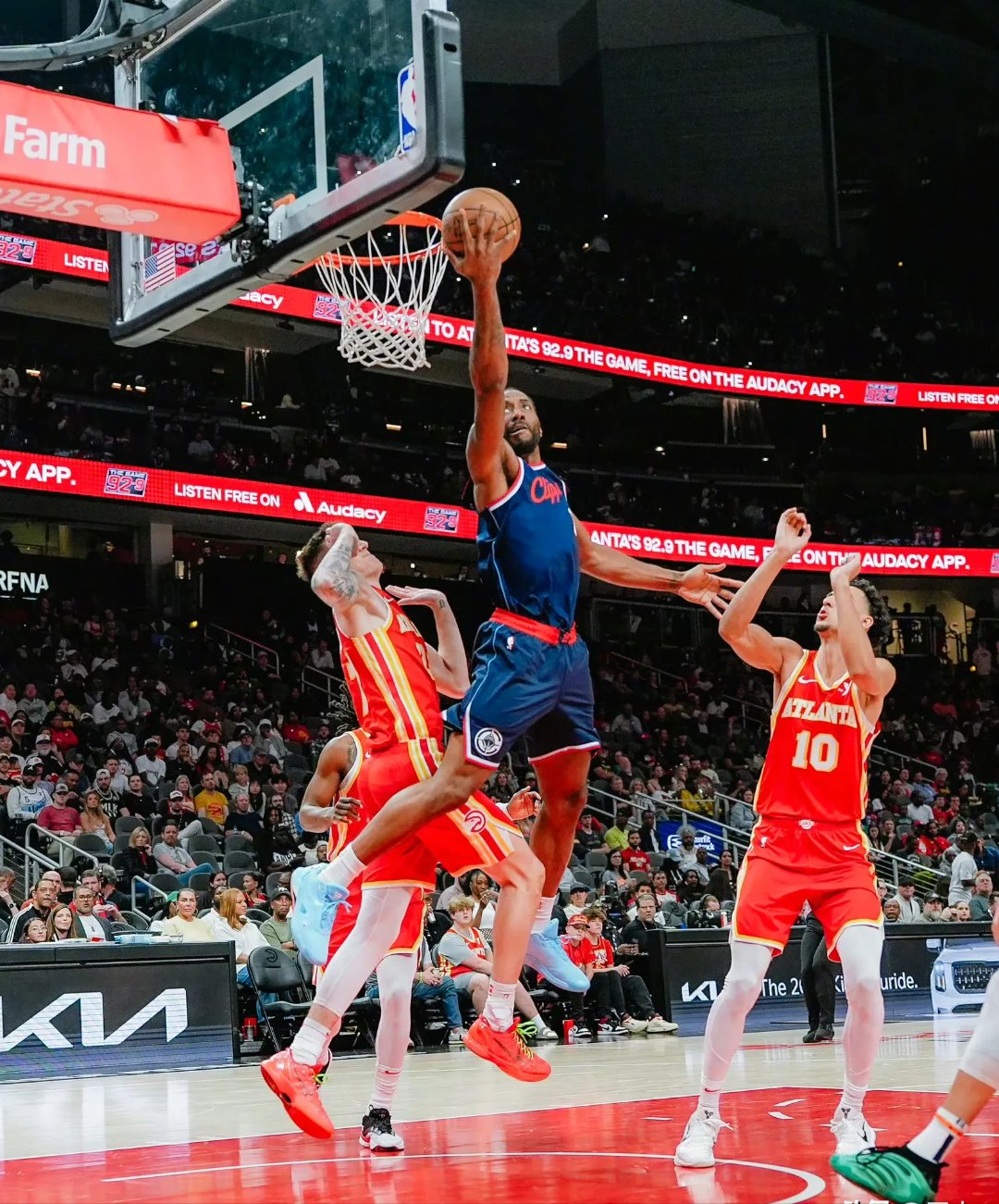 币游体育,币游·国际(中国游)官方网站-转折点洛杉矶快船强势反弹，英超加时末段攻防权衡，球迷炸锅，身体对抗强度拉满