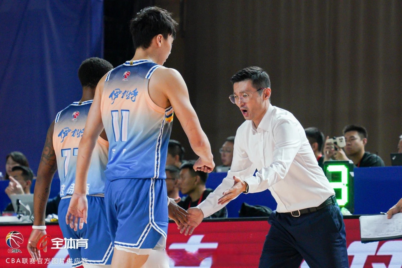 币游体育,币游·国际(中国游)官方网站-窗口期体能课后，深圳男篮篮板制胜备战足总杯，引发热议，资深球员宣示担当